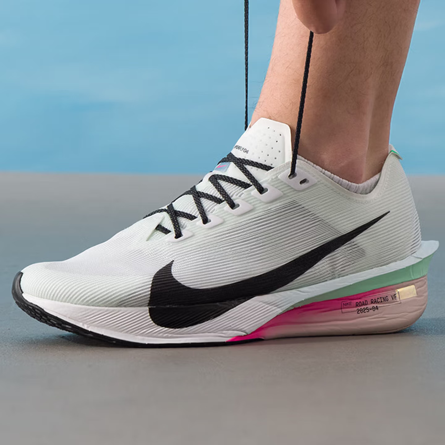 حذاء نايك فابورفلاي 4 للرجال ل - مراجعة Lightweight Road Running Shoes وسعره