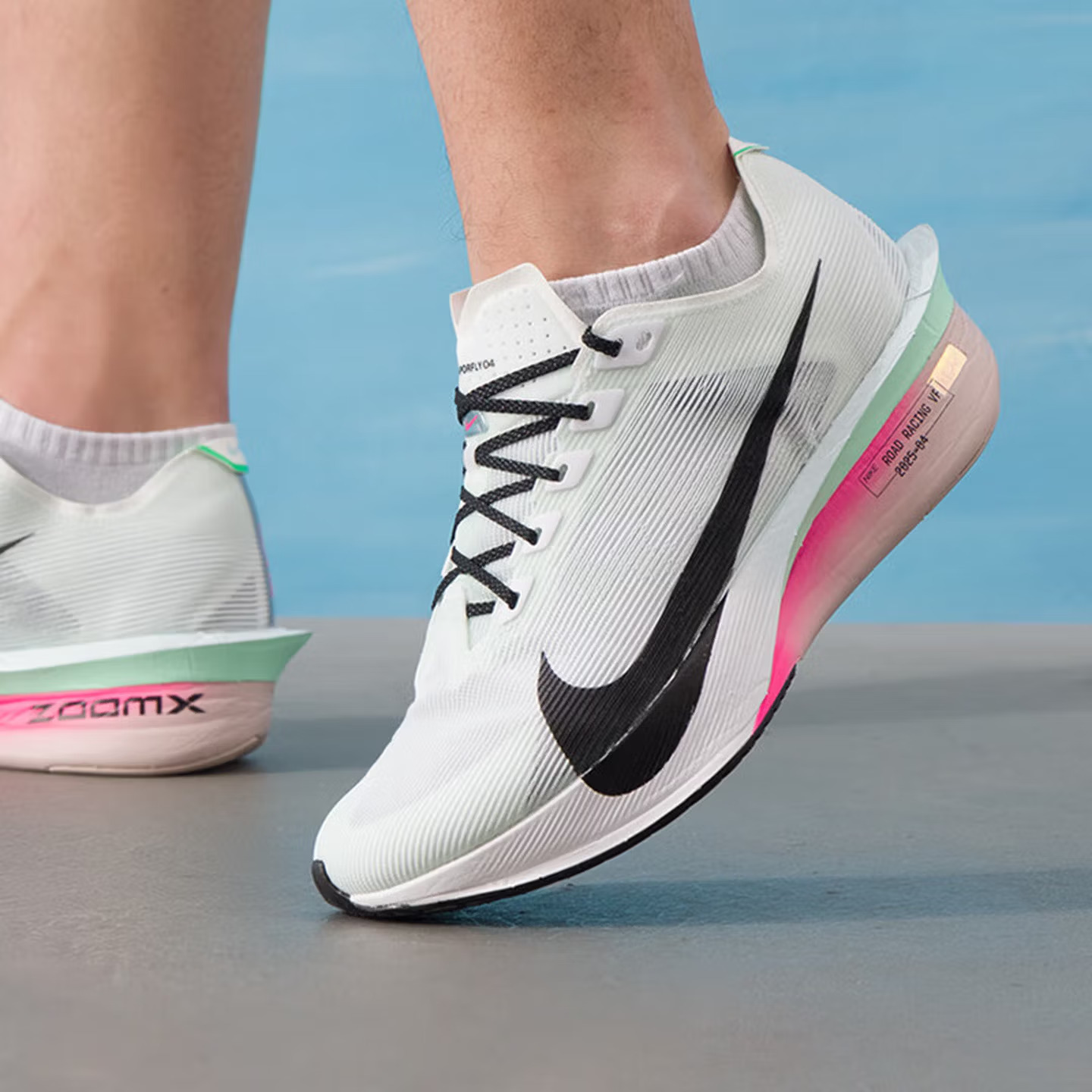 حذاء نايك فابورفلاي 4 للرجال ل - مراجعة Lightweight Road Running Shoes وسعره