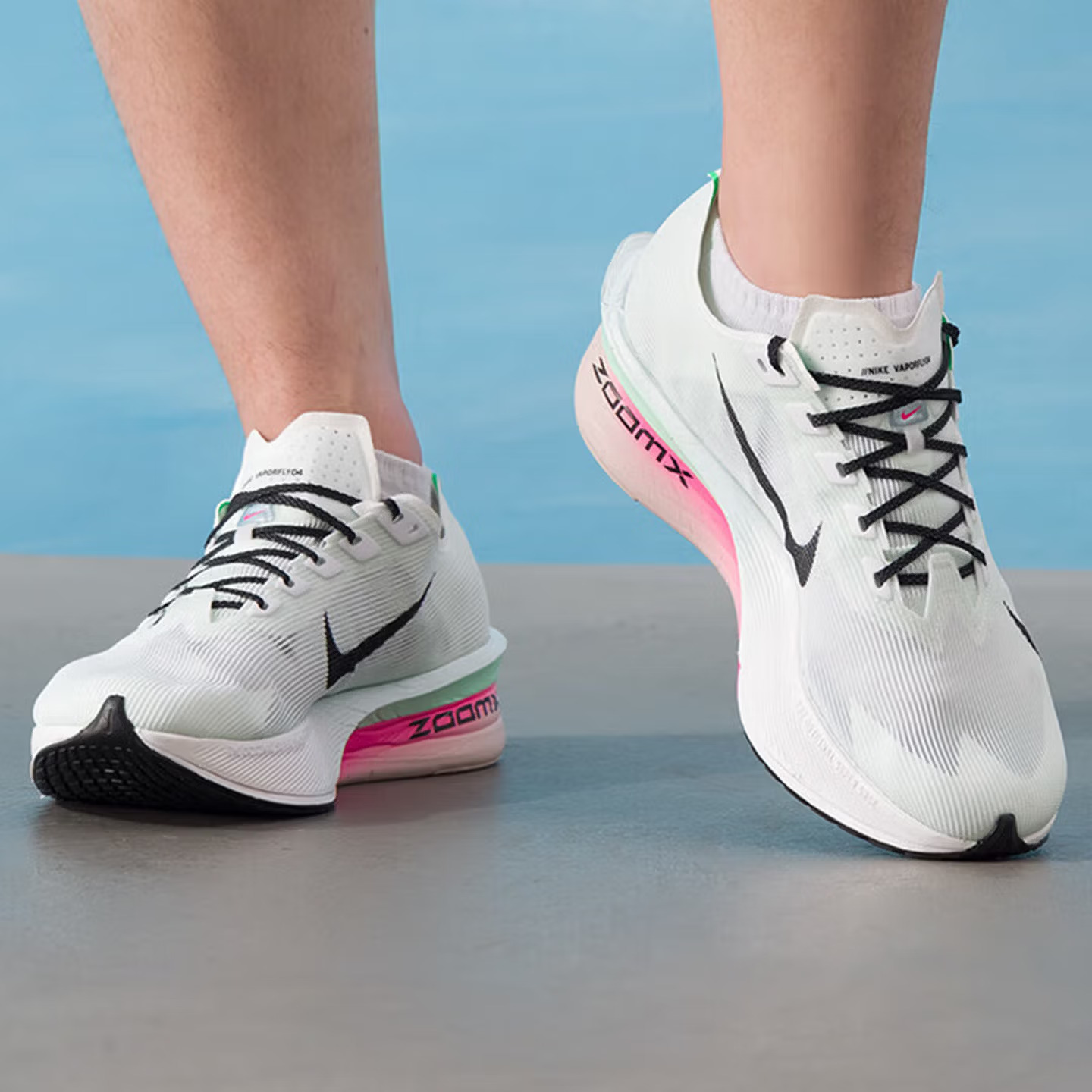 حذاء نايك فابورفلاي 4 للرجال ل - مراجعة Lightweight Road Running Shoes وسعره