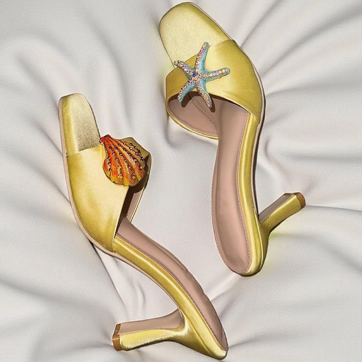 صنادل نسائية بكعب عالٍ ومقدمة  - مراجعة Sandals وسعره