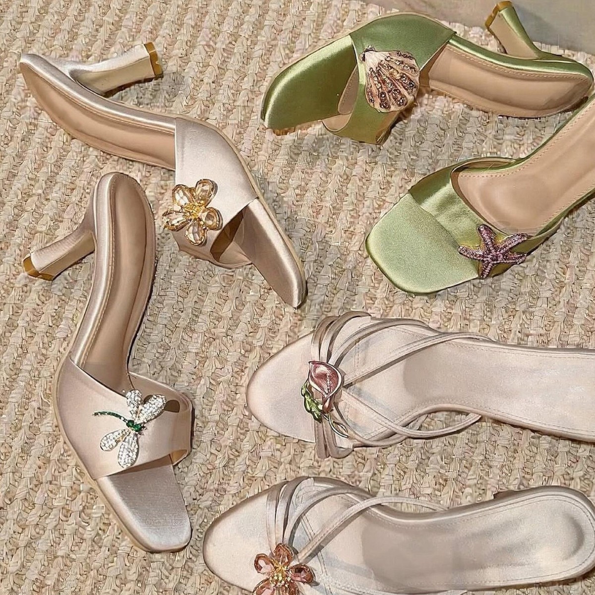صنادل نسائية بكعب عالٍ ومقدمة  - مراجعة Sandals وسعره